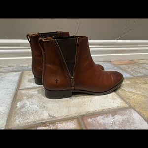Frye Carly Zip Cognac Leather Chelsea Ankle Bootie